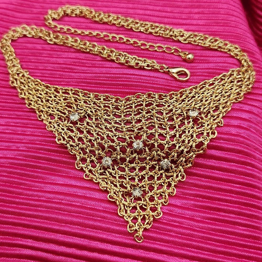 Choker Necklace Gold metal Chainlink V with Rhinestones